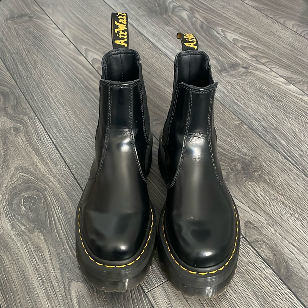 Dr. Martens 2976 Platform Chelsea Boot - Black - size 8